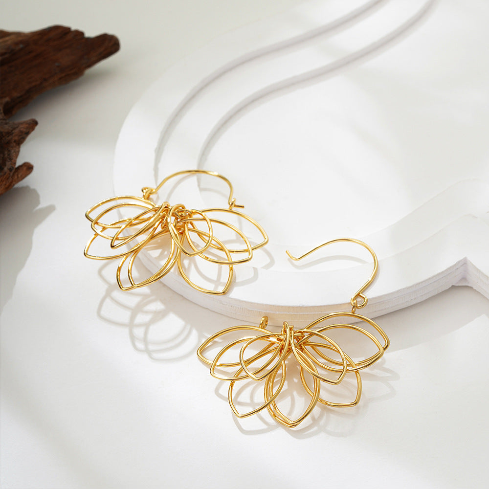 18K Real Gold Weaving Hollow Flower Earrings