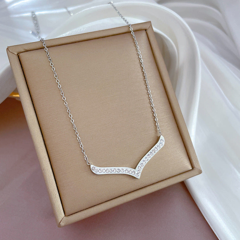 Simple Style Full Diamond Large V Furnace Real Gold Necklace